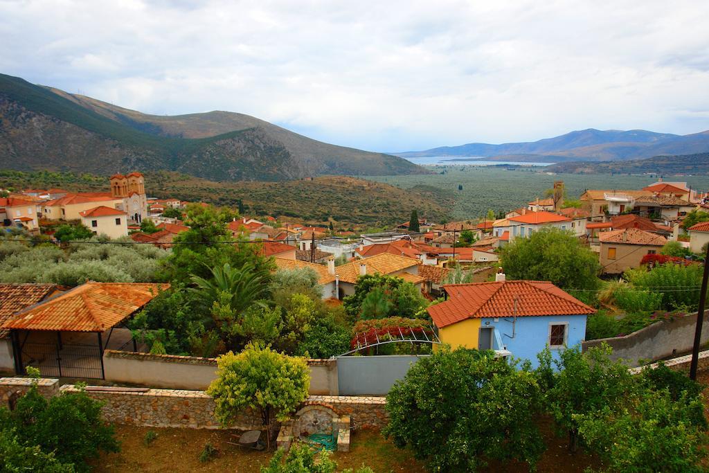 Готель Xenonas Chrisso Delphi Екстер'єр фото